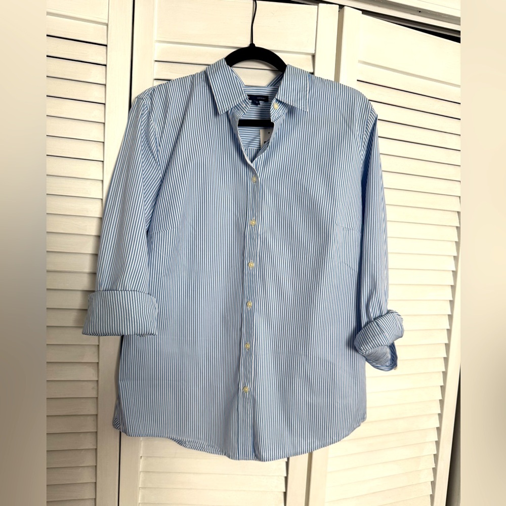 Gap Women’s Tailored Button Down Shirt